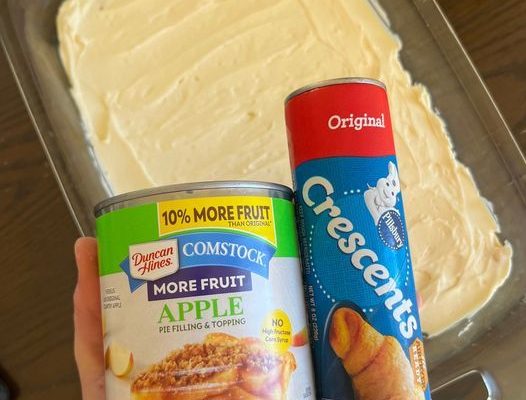 Apple Cheesecake Danish Bars