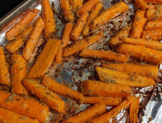 Garlic Parmesan Roasted Carrots