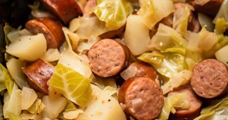 Slow Cooker Sausage, Potatoes, and Cabbage