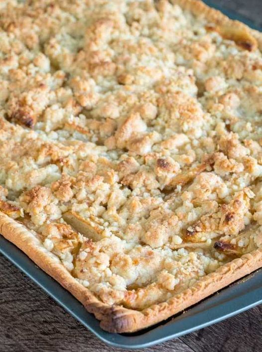 Apple Crumb Slab Pie