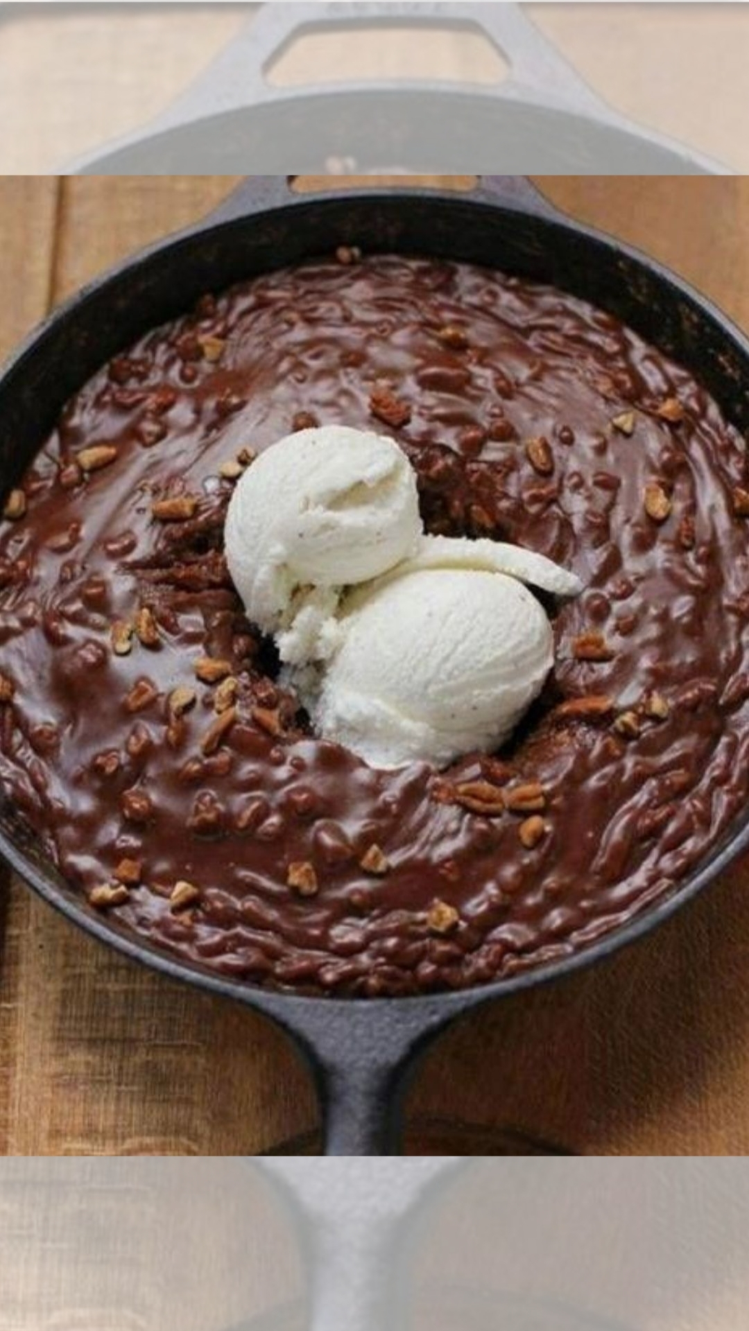 CHOCOLATE SKILLET CAKE ICE CREAM