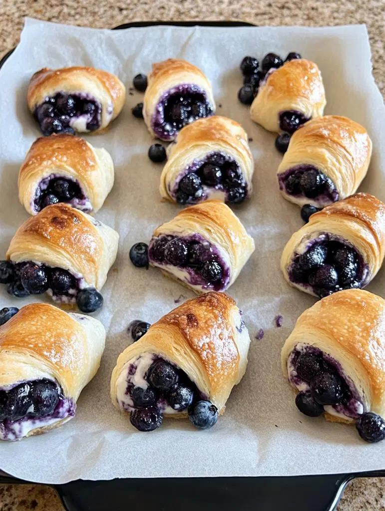 5 Ingredient Blueberry Cheesecake Rolls