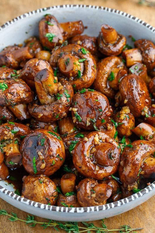 ROASTED GARLIC MUSHROOMS