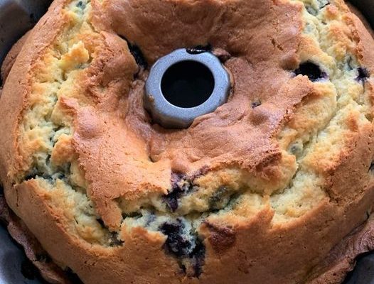 CLASSIC BLUEBERRY SOUR CREAM COFFEE CAKE