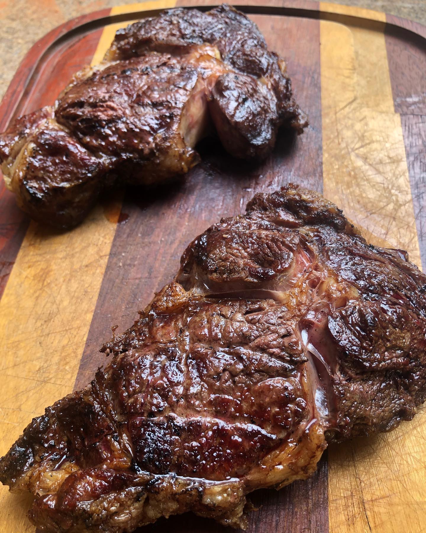SEARED RIBEYE STEAK WITH RED WINE PAN GRAVY