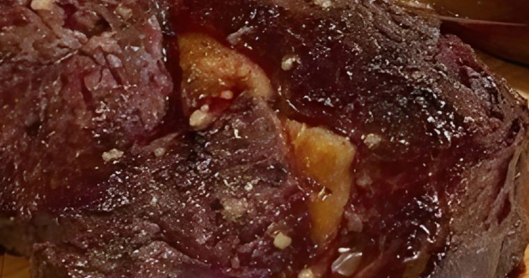 SEARED RIBEYE STEAK WITH RED WINE PAN GRAVY