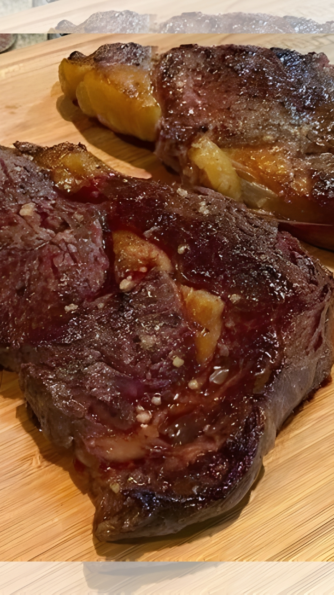SEARED RIBEYE STEAK WITH RED WINE PAN GRAVY