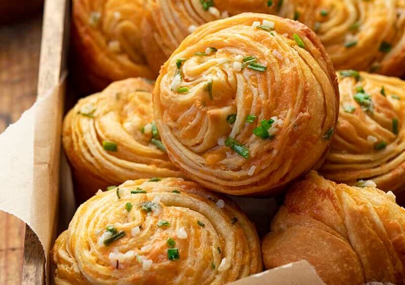 Cheesy Garlic Cruffin