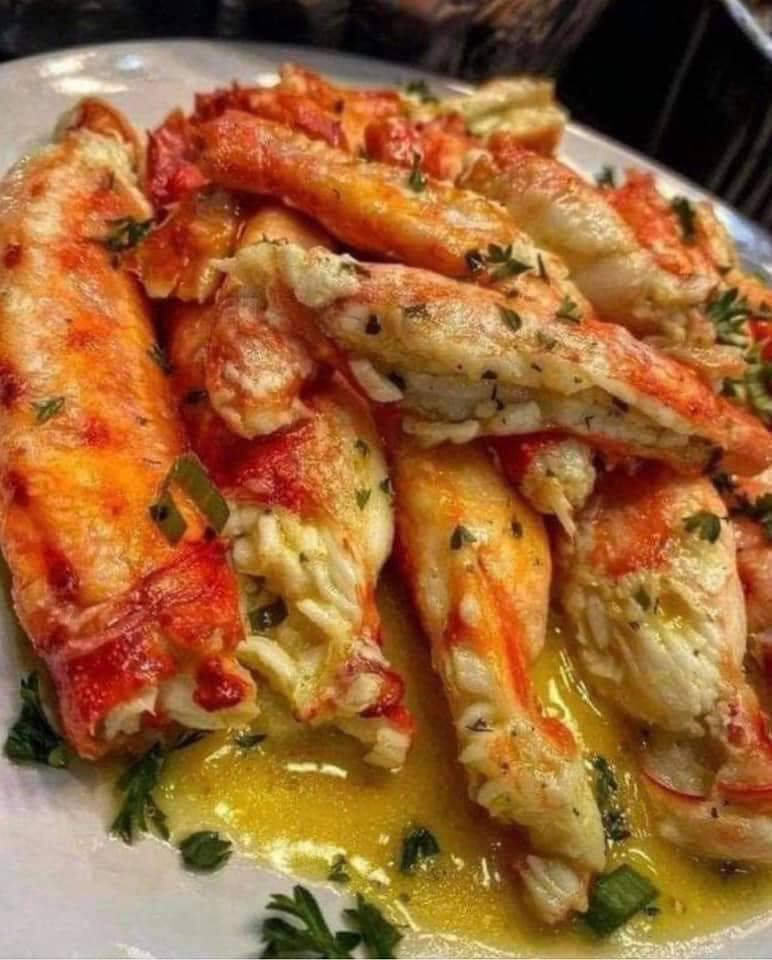 Baked Crab Legs in Butter Sauce