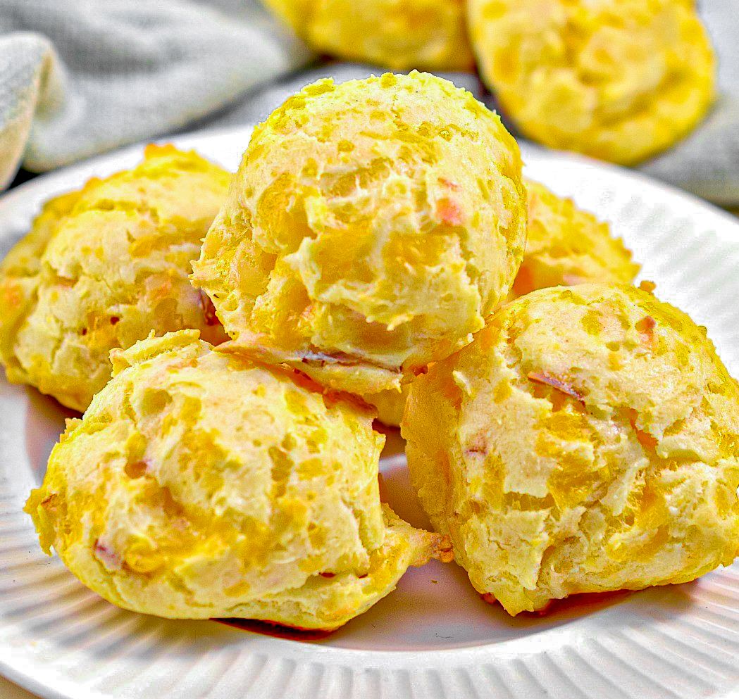 HOMEMADE CHEESE PUFFS