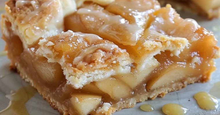 FLAKY APPLE PIE BARS