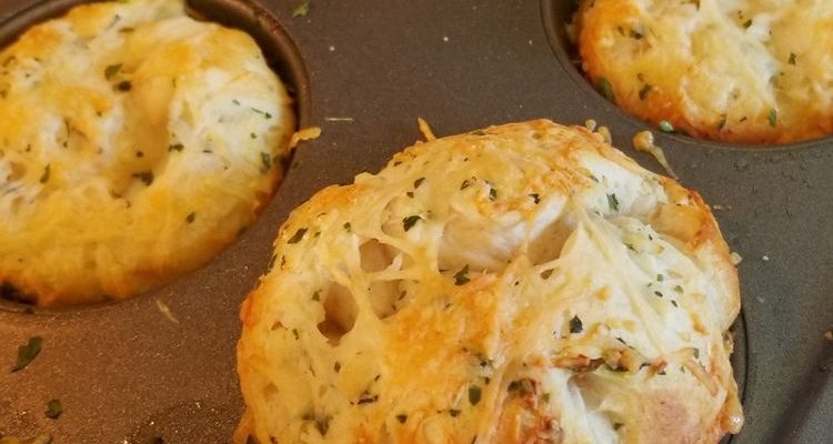 CHEESY GARLIC BOMBS