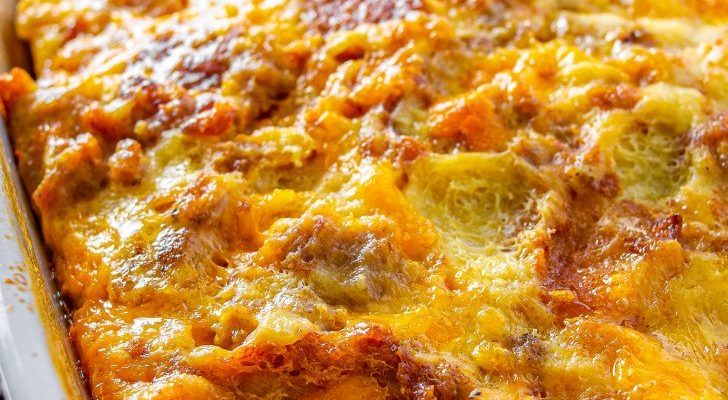 CHRISTMAS BREAKFAST CASSEROLE