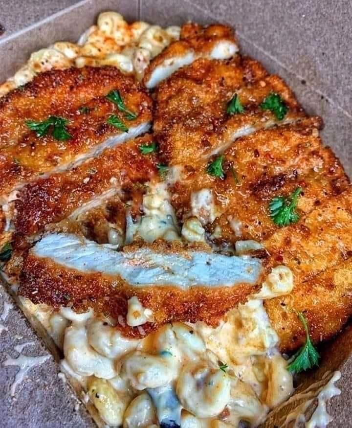 HONEY GLAZE SWEET & SPICY FRIED CHICKEN AND BUTTERMILK MAC & CHEESE