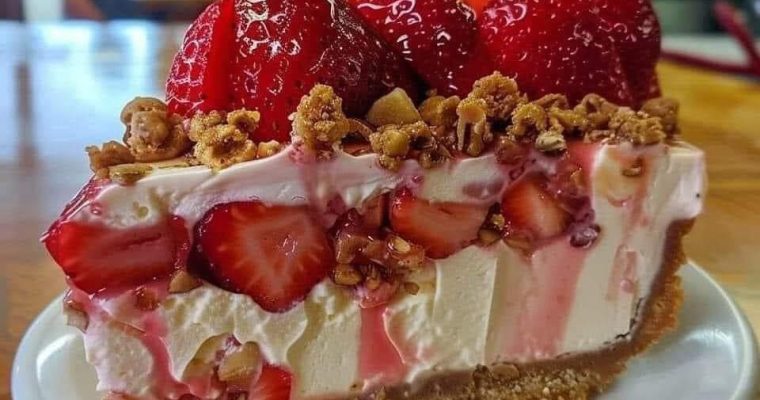 STRAWBERRY CRUNCH CHEESECAKE