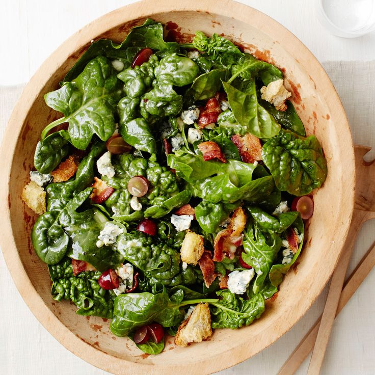SPINACH SALAD WITH WARM BACON DRESSING