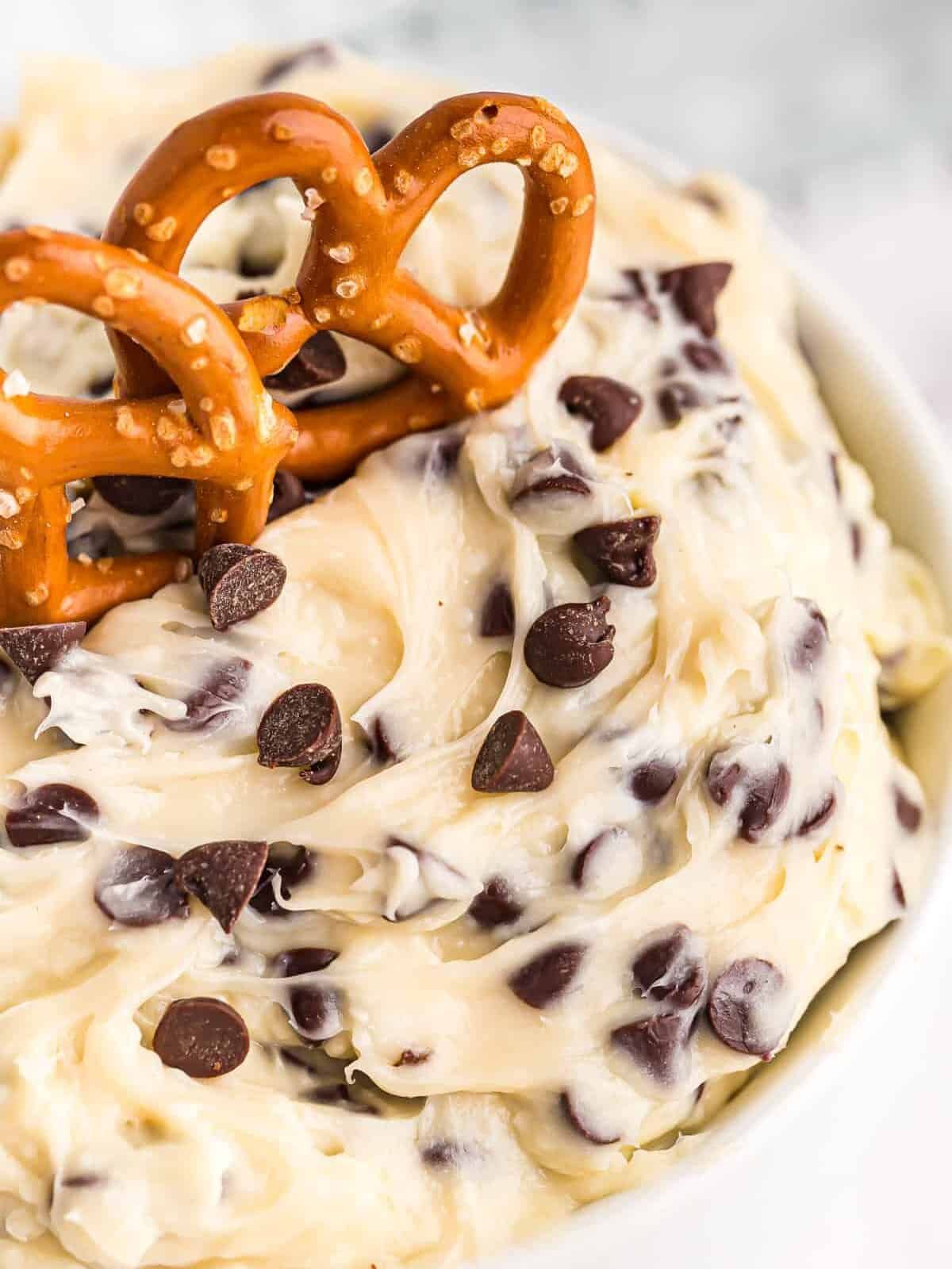CHUNKY CHOCOLATE CHEESECAKE DIP