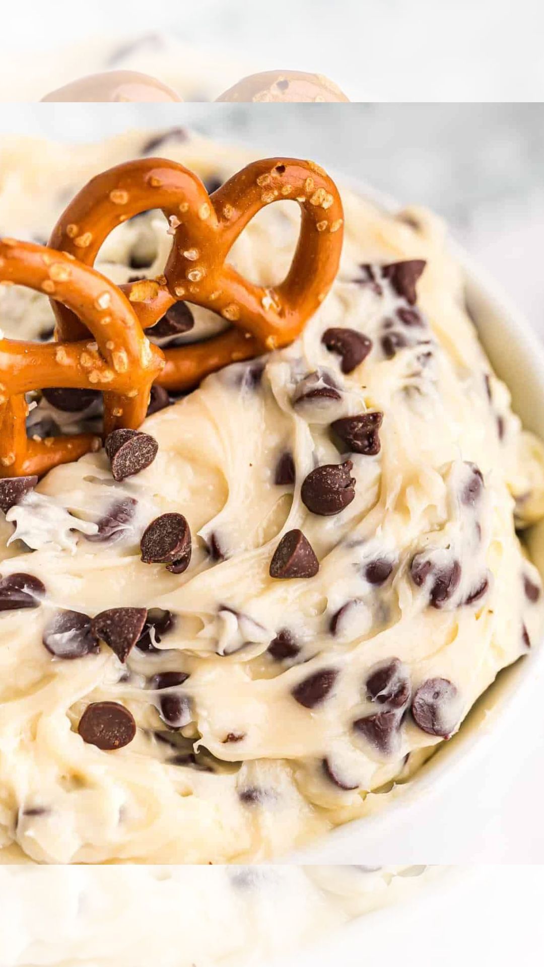 CHUNKY CHOCOLATE CHEESECAKE DIP