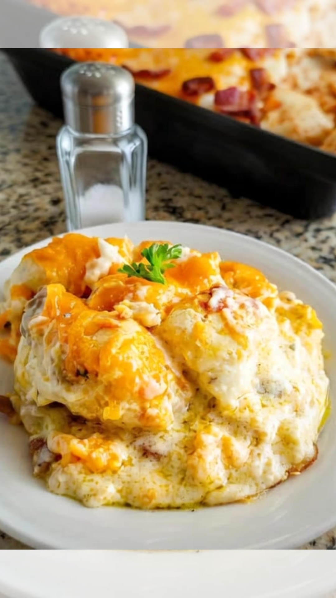 CHICKEN BUBBLE BISCUIT BAKE CASSEROLE