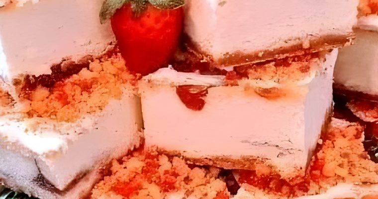 STRAWBERRY CHEESECAKE BARS