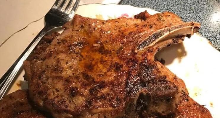 GARLIC BUTTER JUICY PORK CHOPS