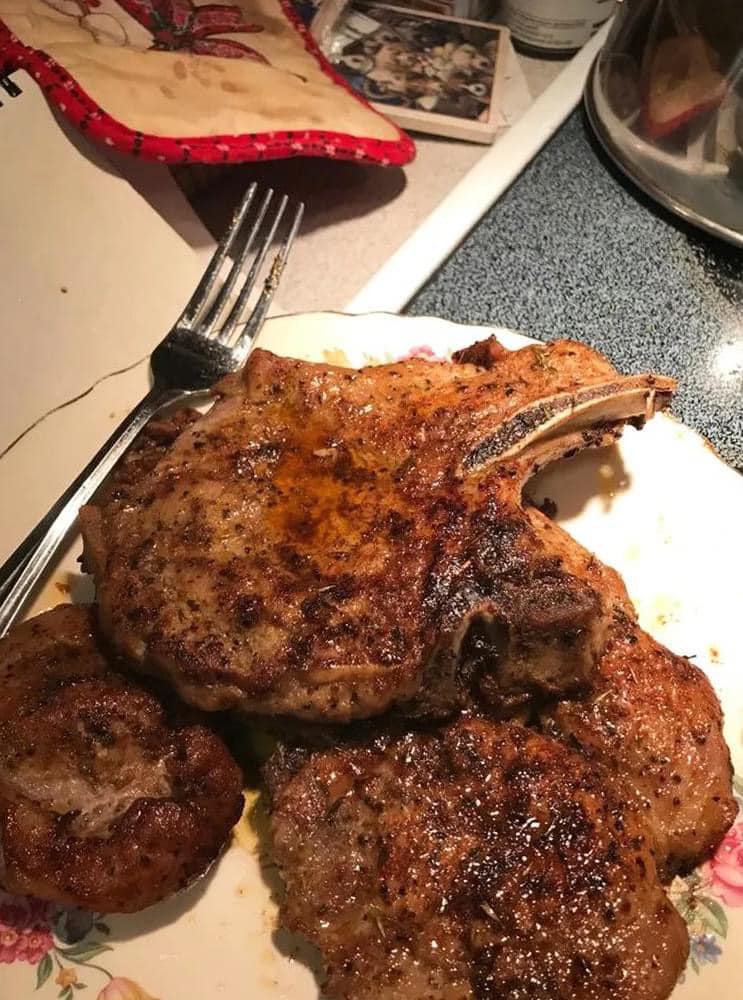 GARLIC BUTTER JUICY PORK CHOPS