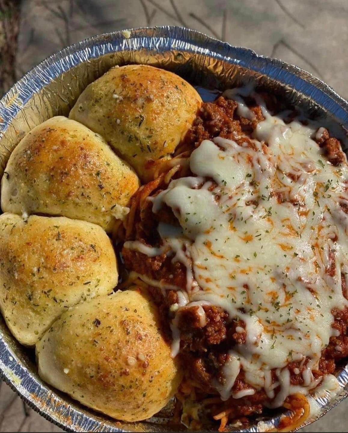 Spaghetti & Stuffed Mozzarella Garlic Bread