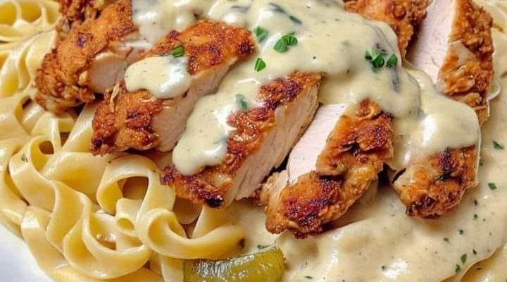 Crispy Chicken with Creamy Pasta
