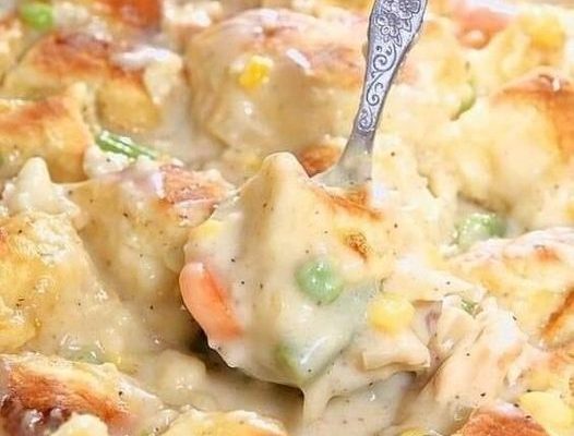 CHICKEN POT PIE CASSEROLE WITH BISCUITS