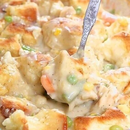 CHICKEN POT PIE CASSEROLE WITH BISCUITS