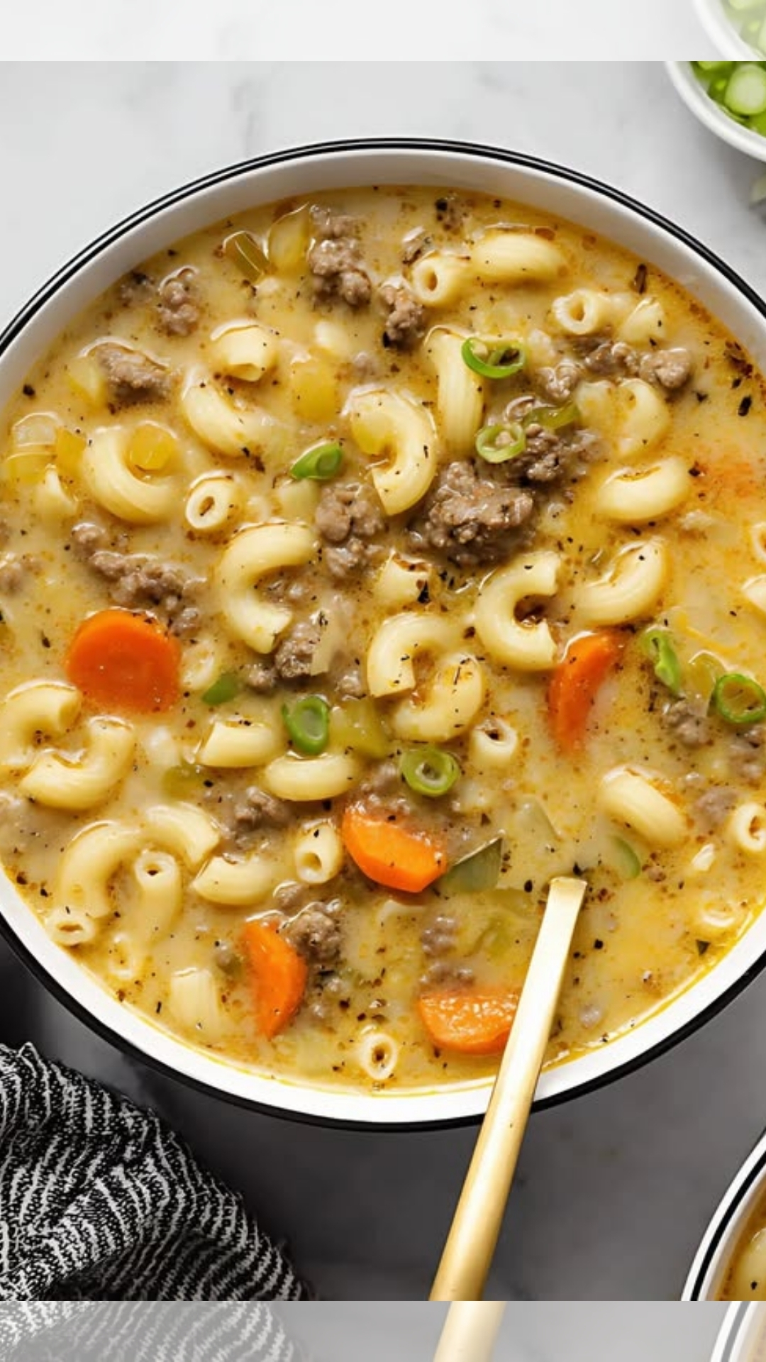 ONE POT MACARONI CHEESEBURGER SOUP