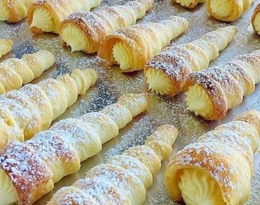 Buttery Crisp Italian Cream filled Cannoncini