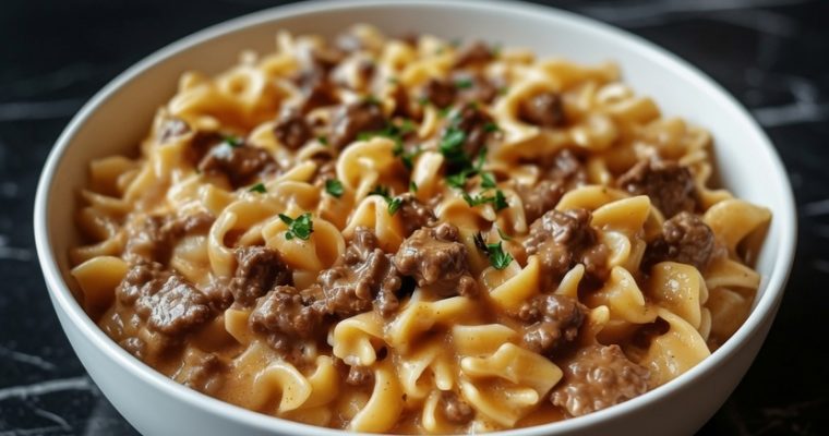 Slow Cooker Creamy Garlic Beef Pasta