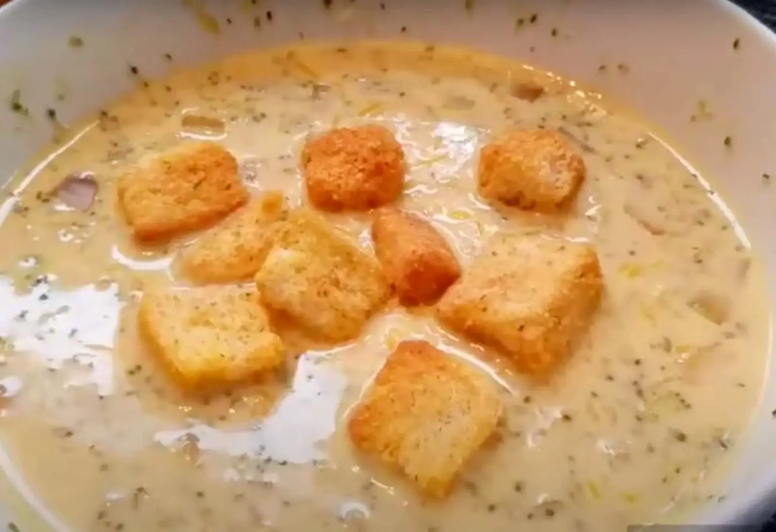 CROCKPOT BROCCOLI CHEDDAR SOUP