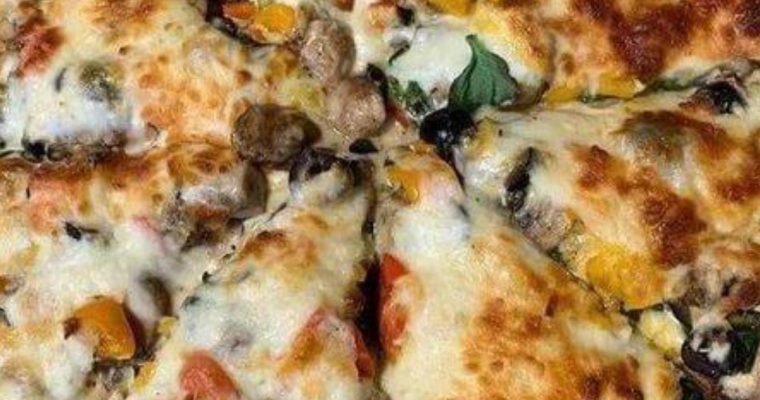 HOMEMADE VEGAN PIZZA
