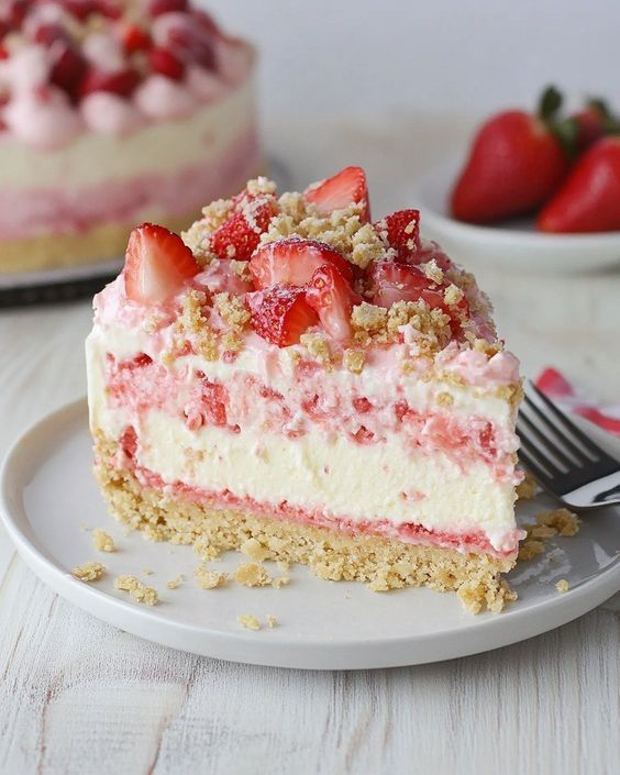 STRAWBERRY CRUNCH CHEESECAKE