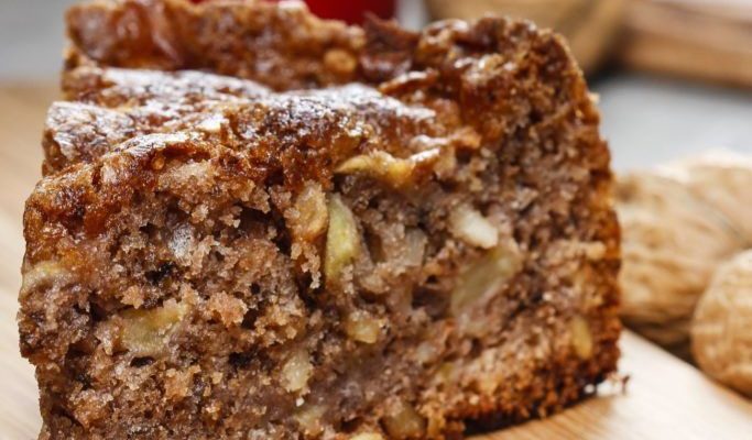 Homemade Cinnamon Apple Cake