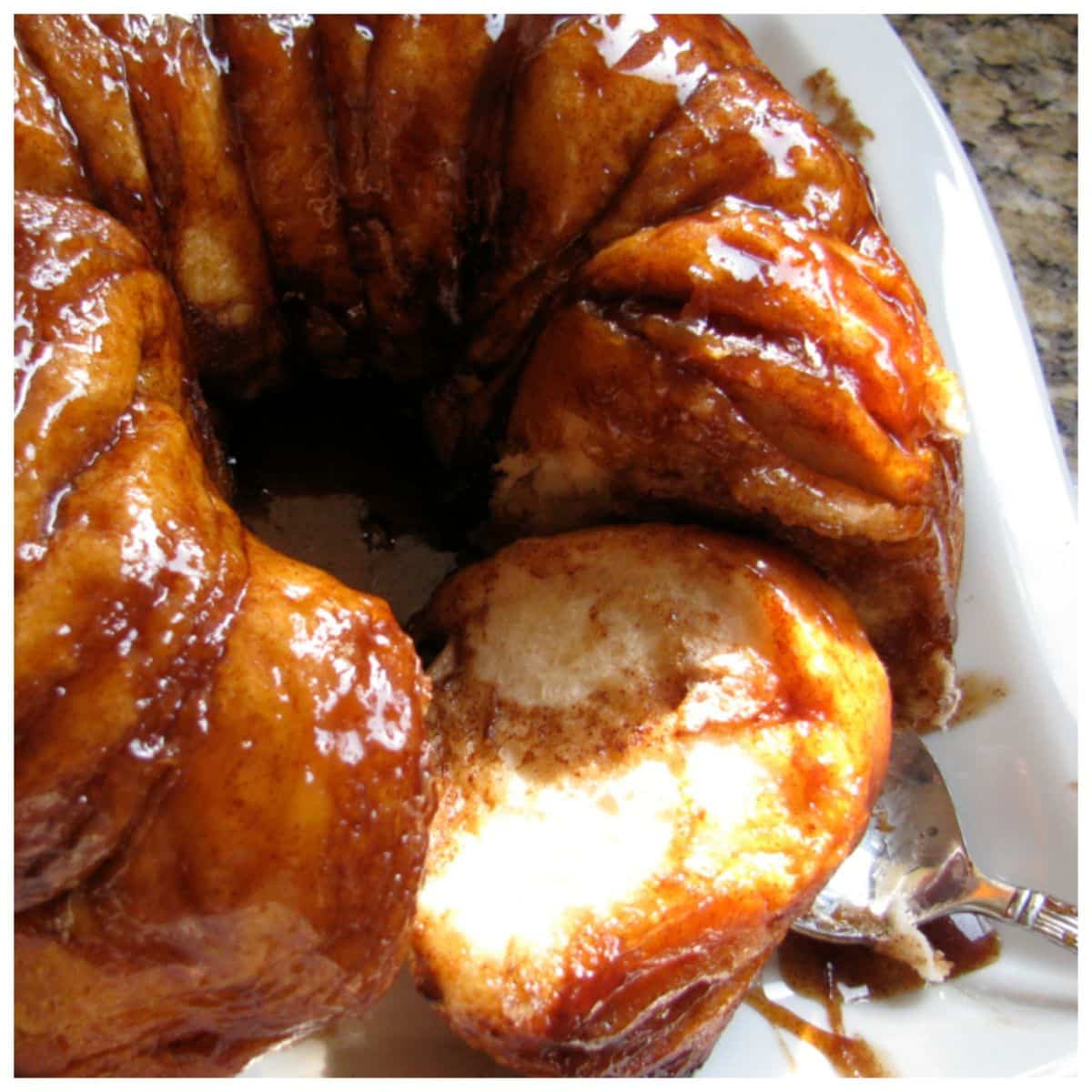 Sticky Biscuit Cinnamon Rolls Ring
