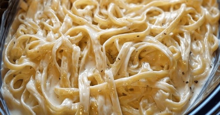 Slow Cooker Creamy Alfredo Pasta