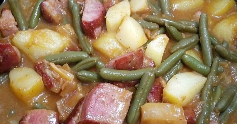 Slow Cooker Ham, Green Beans, and Potatoes