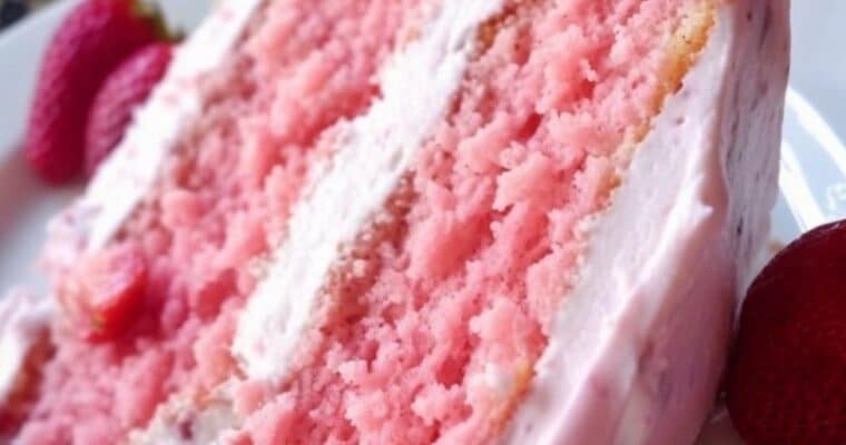 White Chocolate Strawberry Cake