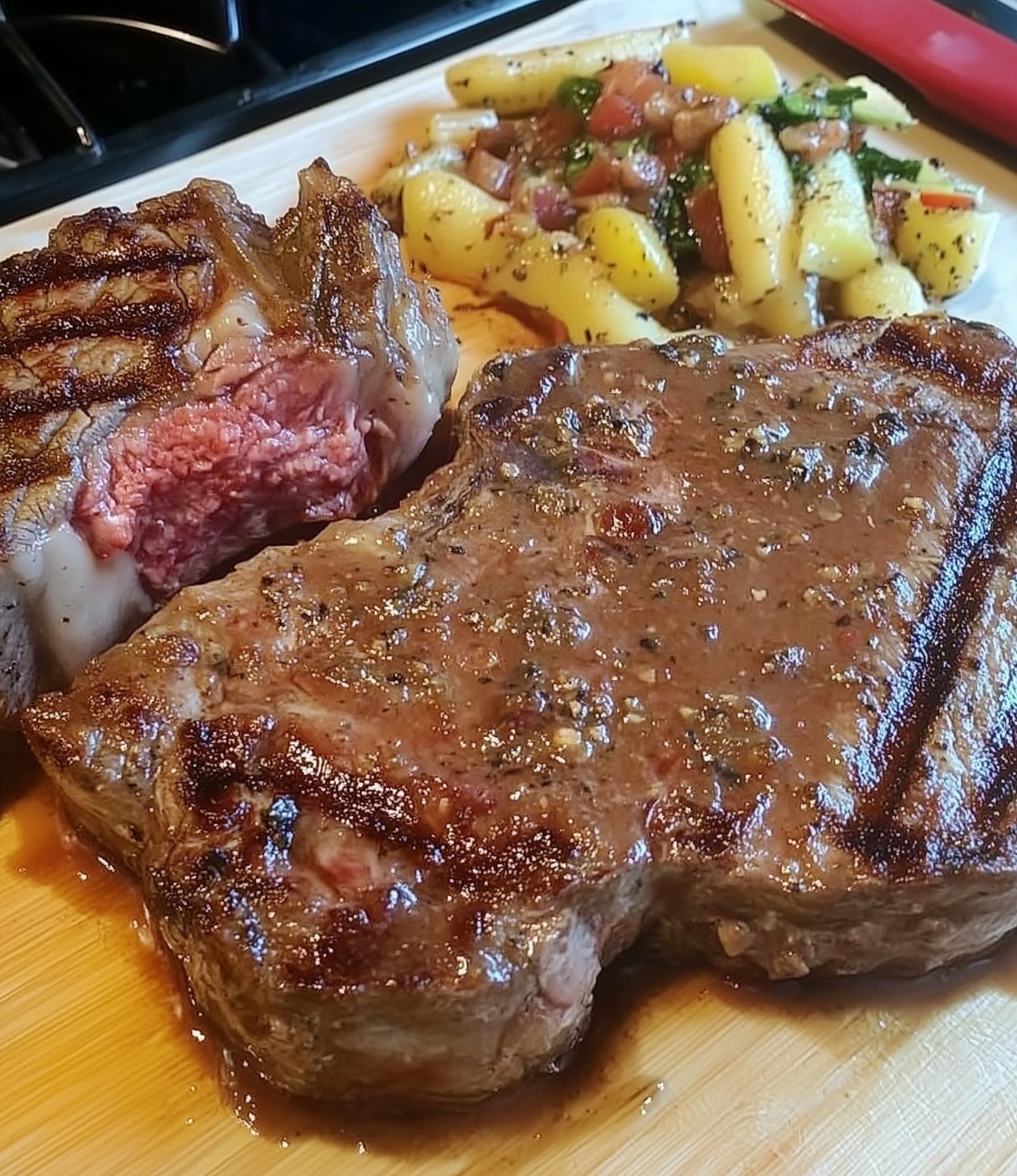 SEARED RIBEYE STEAK WITH RED WINE PAN GRAVY